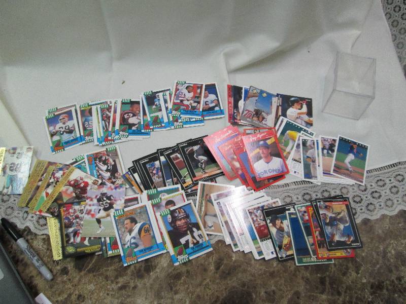 lot 35 image: Assortment of football, baseball ca...