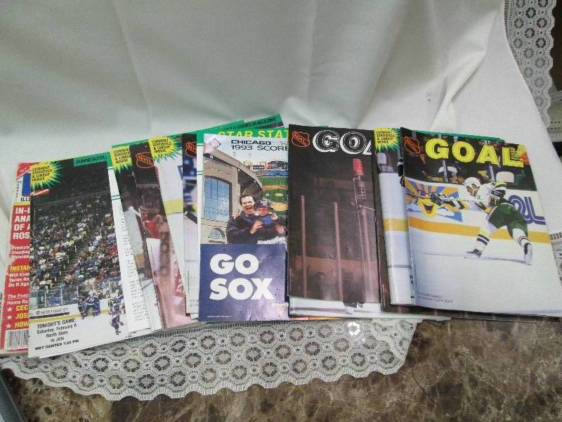 lot 37 image: Minnesota North Stars Magazine wit...