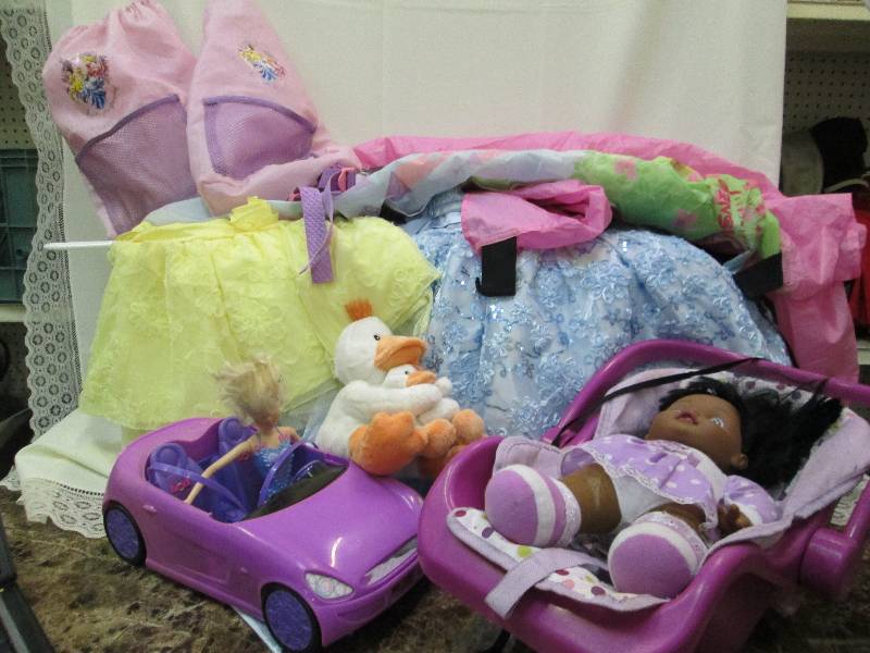 lot 47 image: Barbbie, barbie car, dress up dress...