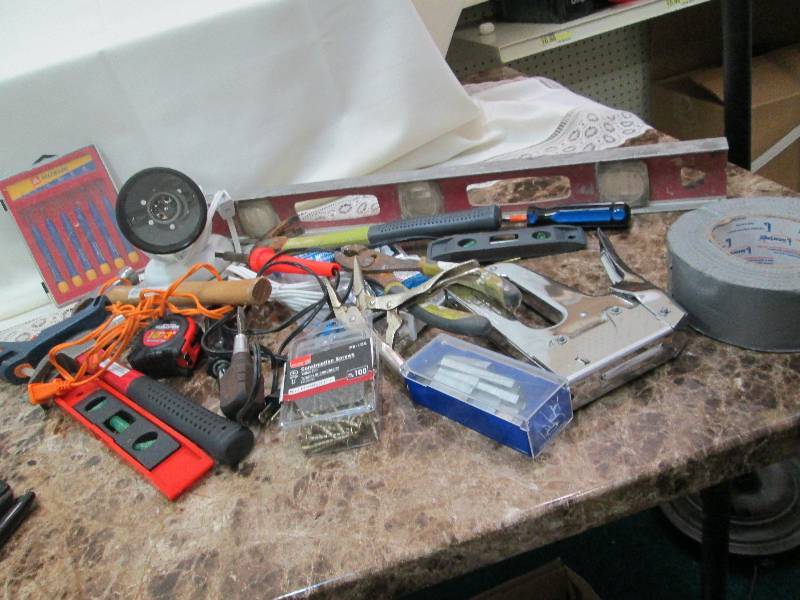 lot 54 image: Alltrade, hammers, levels, weller, ...