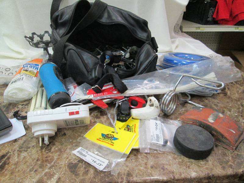lot 59 image: Drop cloth, flash light, timer, gra...