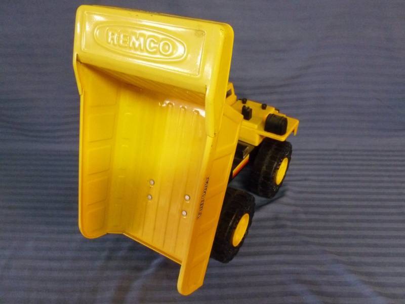 Metal Dump Truck