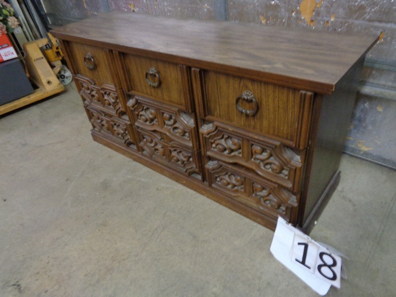 9 Drawer Dresser