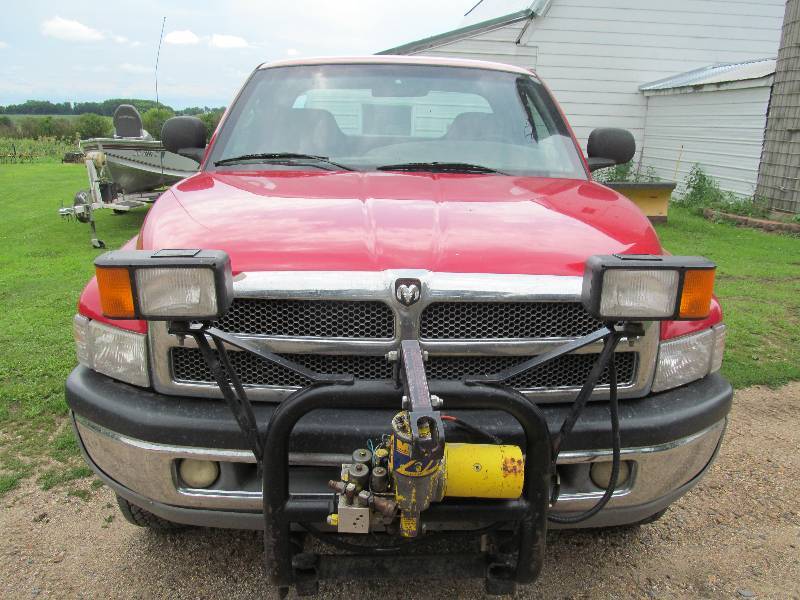 lot 1 image: 2001 Dodge Ram 1500 wpoly plow