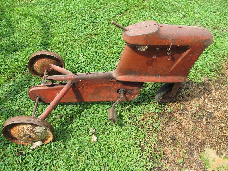 lot 92 image: Vintage,child tricycle