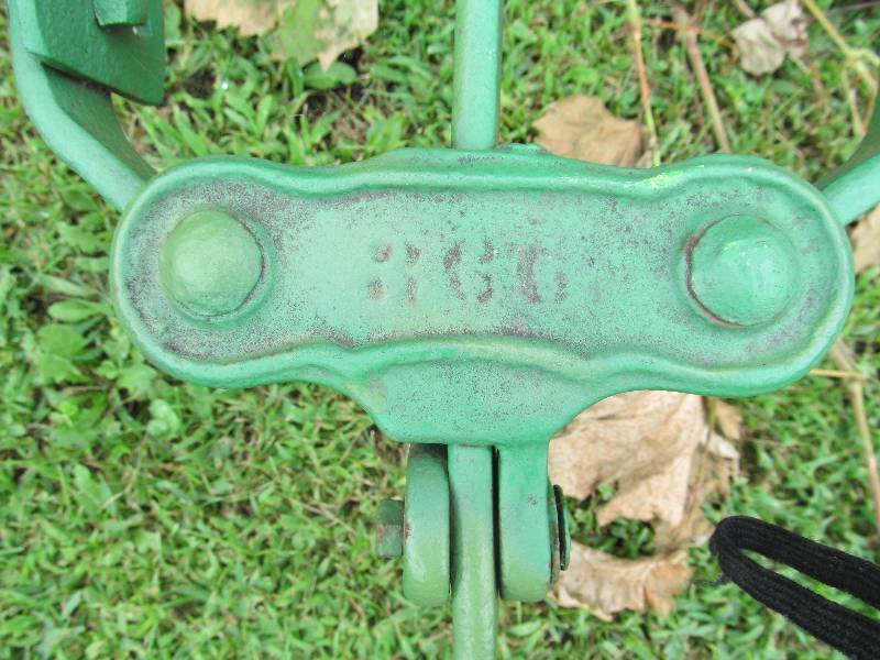 lot 103 image: John Deere Cultivator