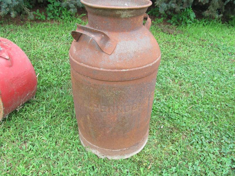 lot 31 image: Vintage Milk Can...With Pennock Name