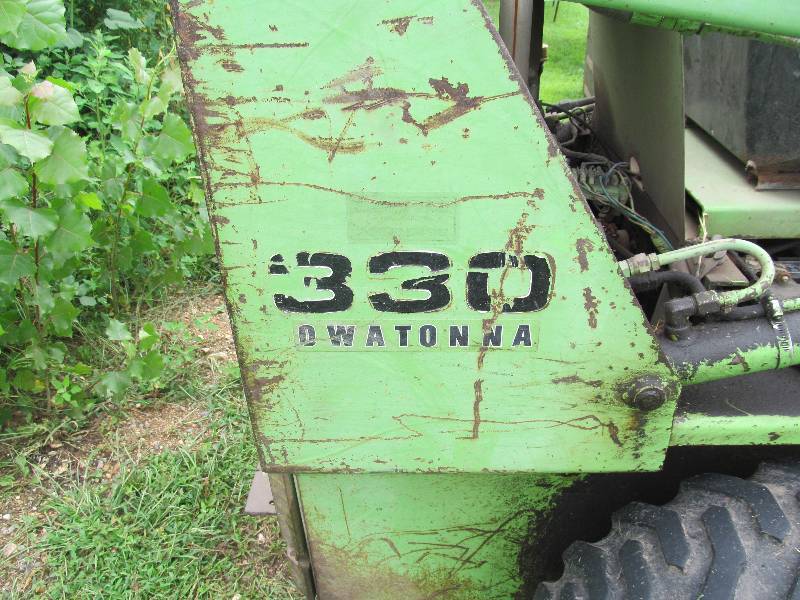 lot 42 image: Owatonna 330 Skid loader