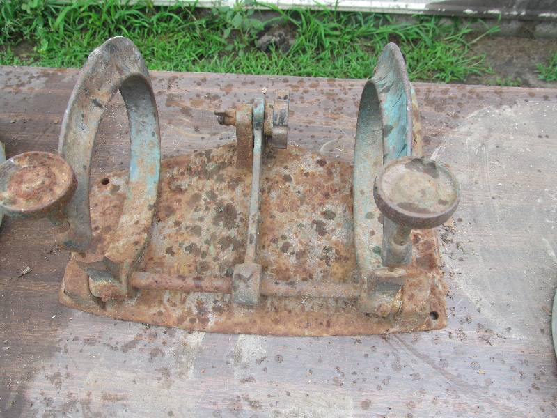 lot 62 image: Vintage ice skate sharpener