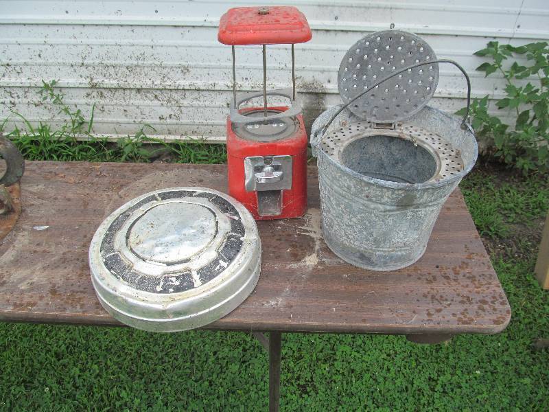 lot 63 image: Minnow bucket