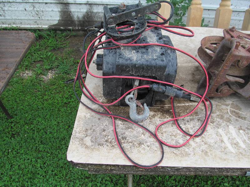 lot 64 image: Battery Operated boat winch