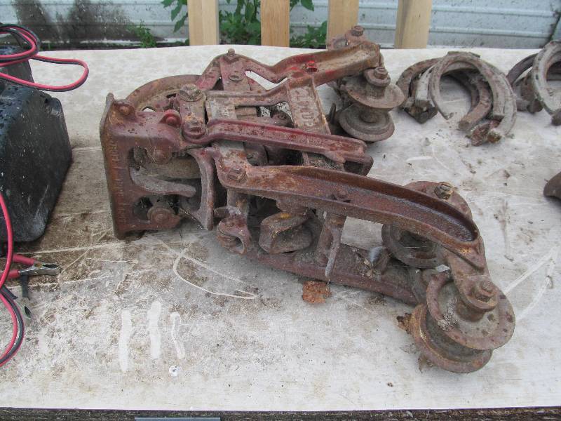 lot 65 image: Tract carrier for Hay