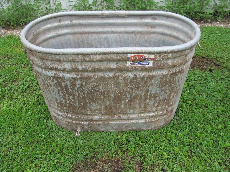 lot 81 image: Pigcattle waterer with bottom spout