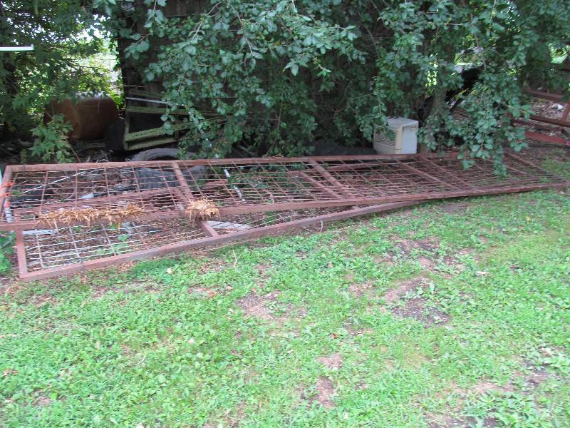 lot 88 image: Metal barn Panels