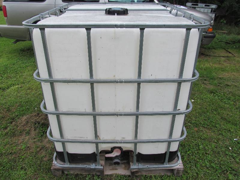 lot 97 image: 325 gallon reinforced water tank
