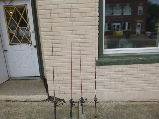 lot 27 image: 4 Rods and Reels