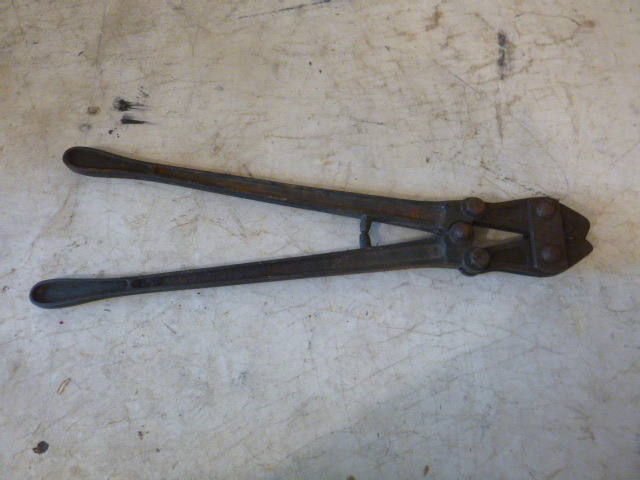 lot 33 image: Bolt Cutter