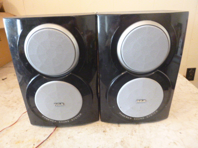 lot 38 image: 2 RCA Speakers