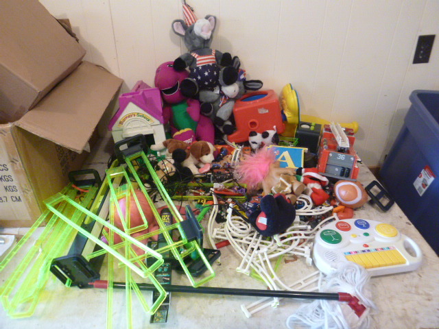 lot 43 image: Miscellaneous Toys