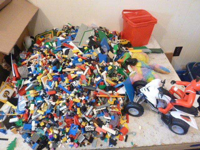 lot 45 image: Miscellaneous Toys