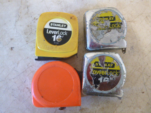 lot 58 image: 4 Tape Measures