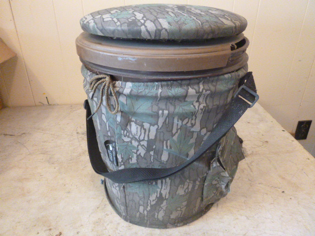 lot 84 image: Camo Pail with Carrying Strap