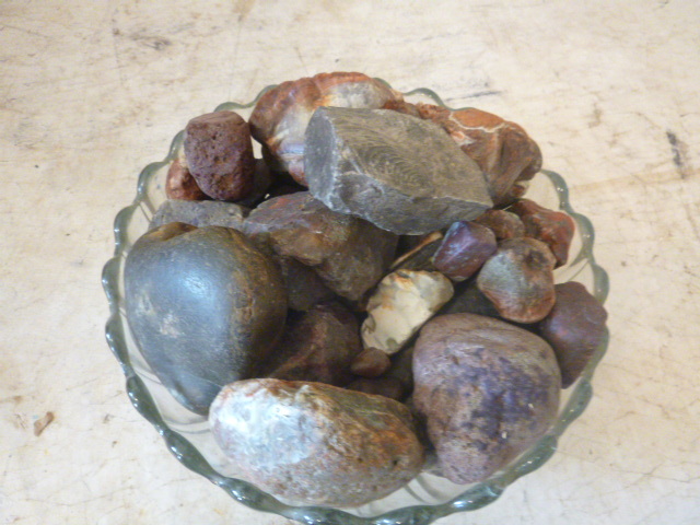 lot 85 image: Bowl with Miscellaneous Rocks