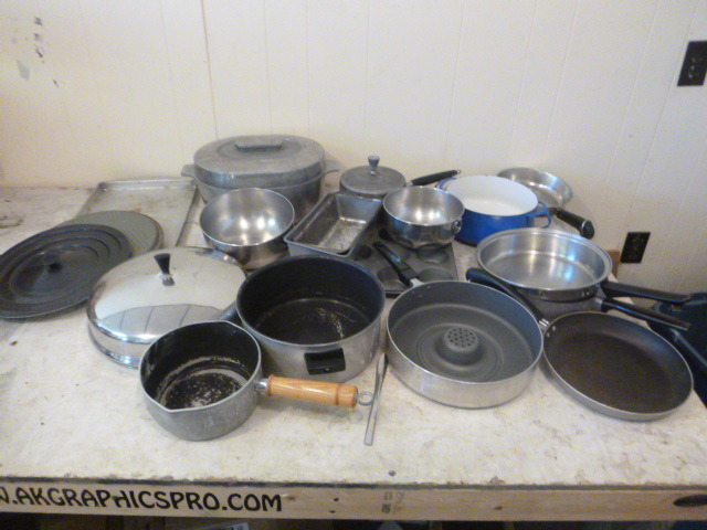 lot 106 image: Miscellaneous Pots and Pans