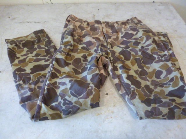lot 119 image: Camouflage Hunting Pants