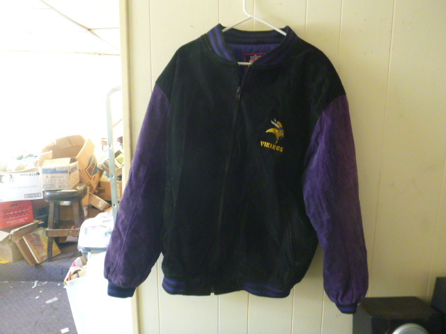 lot 123 image: Minnesota Vikings Game Day Jacket