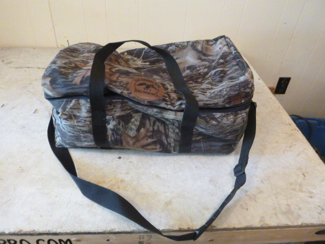 lot 124 image: Browning Duck Commander Series Bag