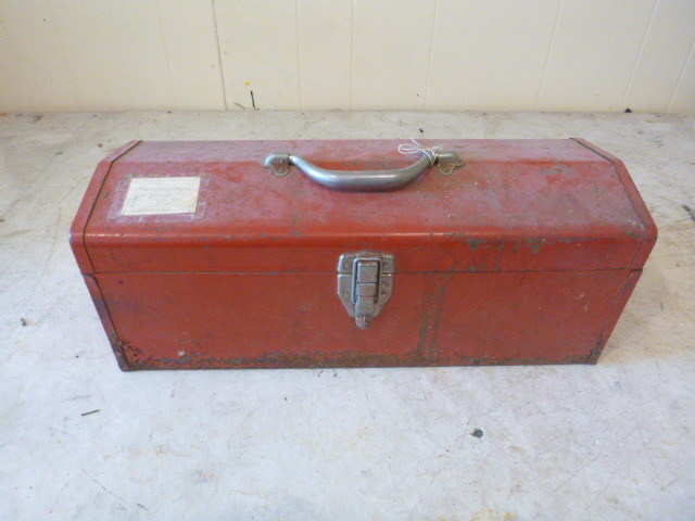 lot 125 image: Metal Toolbox