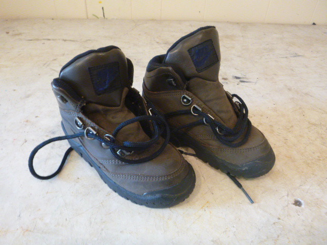 lot 126 image: Nike Kids Hiking Boots