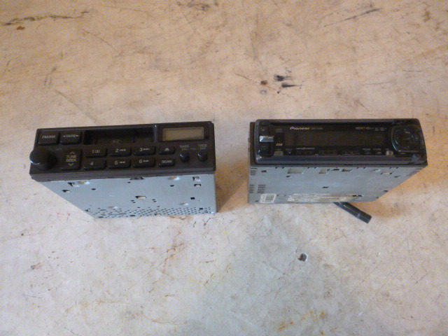 lot 135 image: 2 Car Stereos