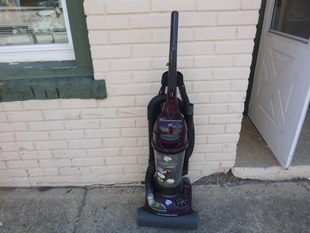 lot 162 image: Dirt Devil Vision Vacuum Cleaner