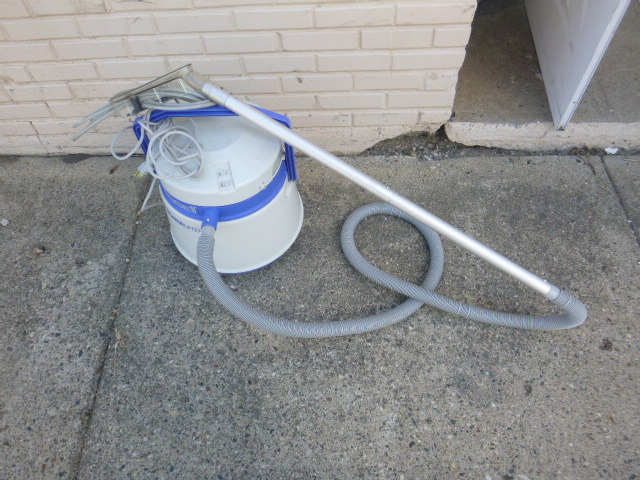 lot 163 image: Bissell Power Lifter Carpet Cleaner