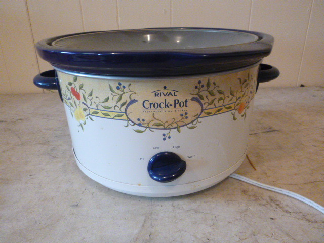 lot 179 image: Rival Crock Pot