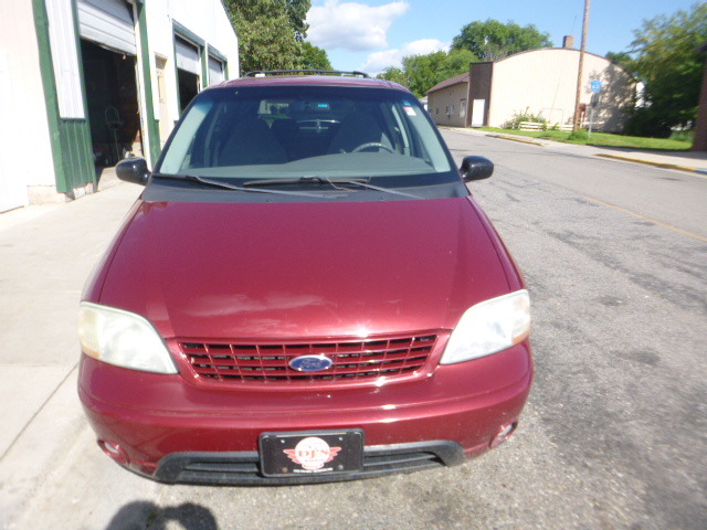 lot 3 image: 2003 Ford Windstar