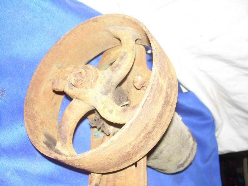 antique wheel for thrashing machine