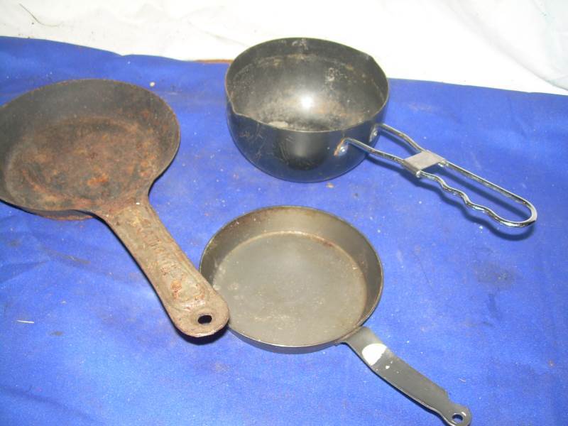 set of 3 mini pots and pan