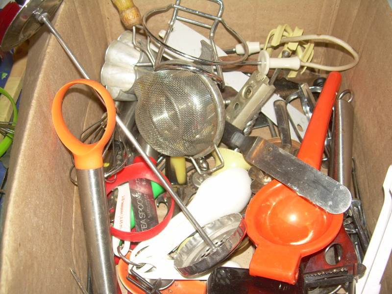 box of kitchen untinsels