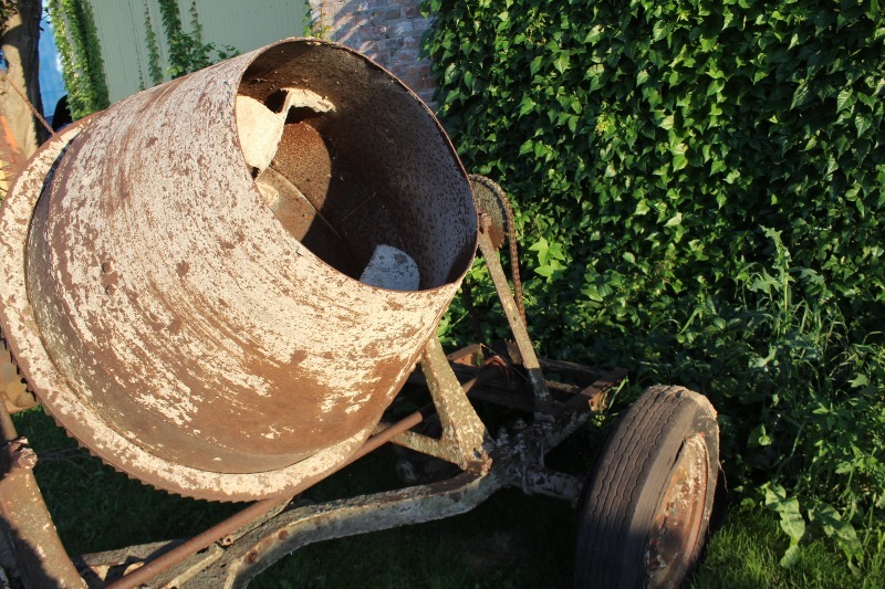 lot 3 image: Cement Mixer