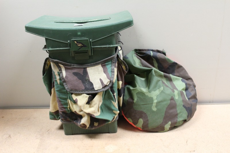 lot 71 image: Hunting Chair and Butt Cushion