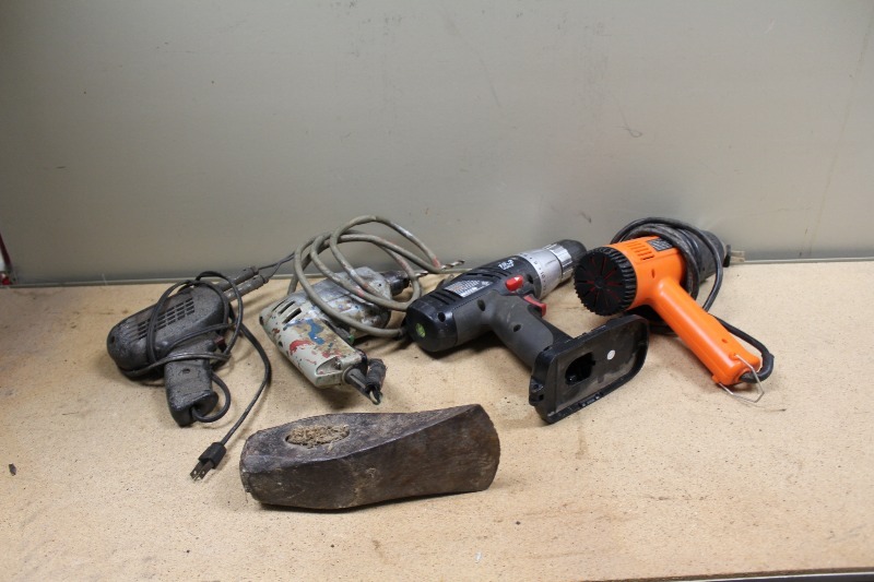 lot 72 image: Assorted Power Tools and Sledge Axe Head