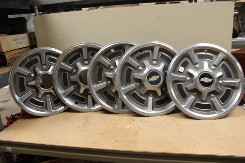 lot 80 image: Chevy Hubcaps