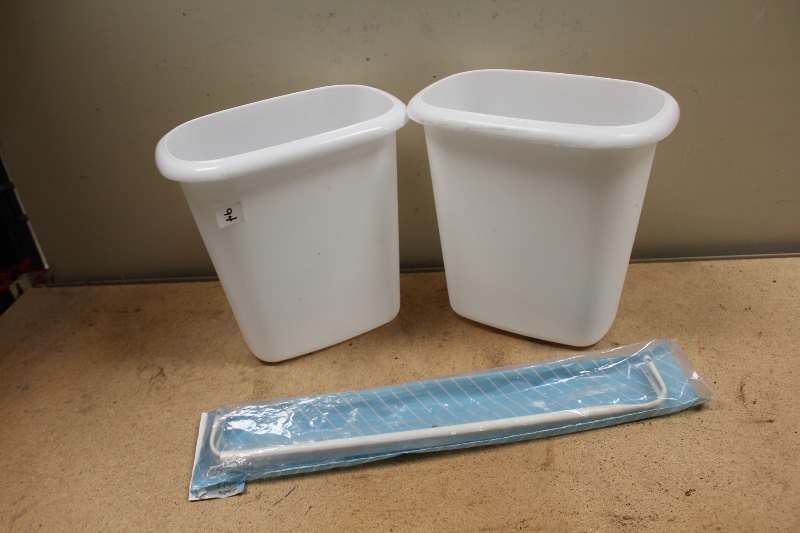 lot 94 image: Small Waste Baskets