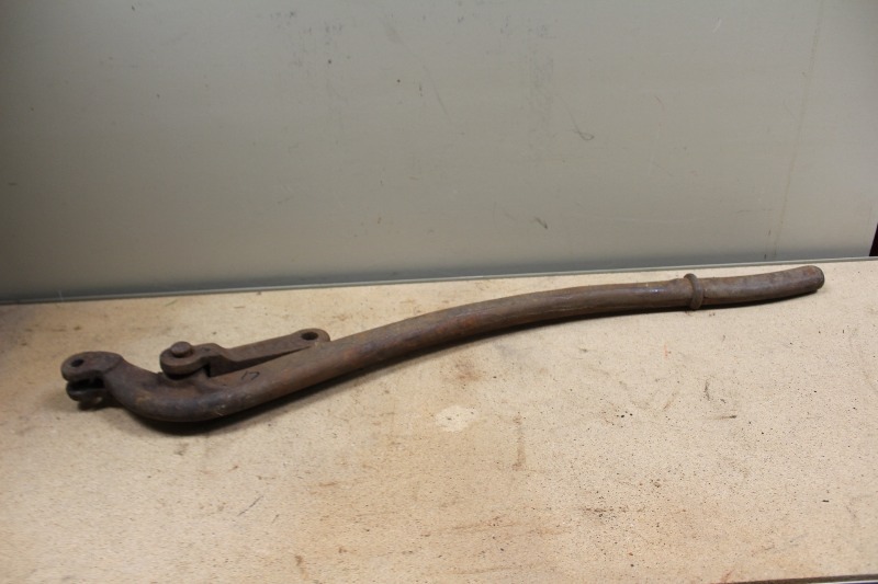 lot 17 image: Antique Water Pump Handle