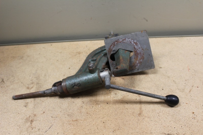 lot 20 image: Lisle Piston Knurler