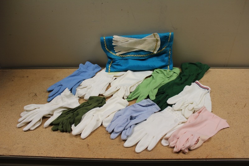 lot 101 image: Many Gloves