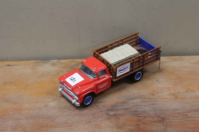 lot 121 image: 1998 First Gear 1958 GMC Replica
